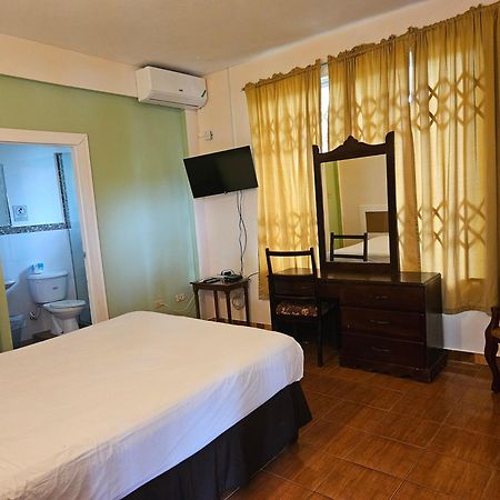 Palm Bay Guest House&Restaurant Montego Bay Extérieur photo