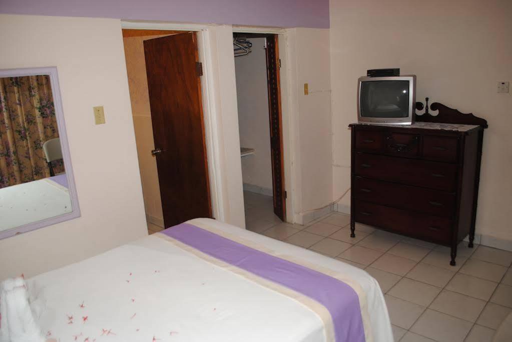 Palm Bay Guest House&Restaurant Montego Bay Extérieur photo