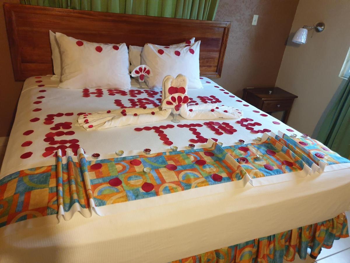 Palm Bay Guest House&Restaurant Montego Bay Extérieur photo