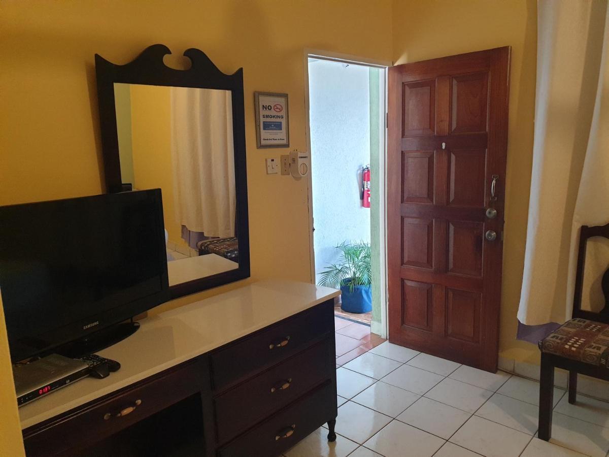 Palm Bay Guest House&Restaurant Montego Bay Extérieur photo