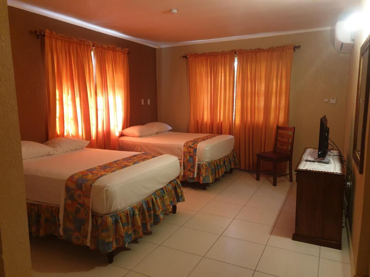 Palm Bay Guest House&Restaurant Montego Bay Extérieur photo