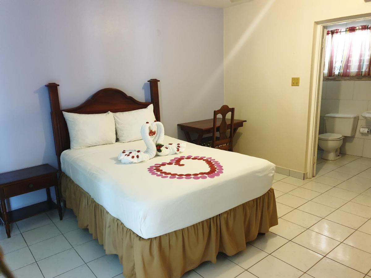 Palm Bay Guest House&Restaurant Montego Bay Extérieur photo