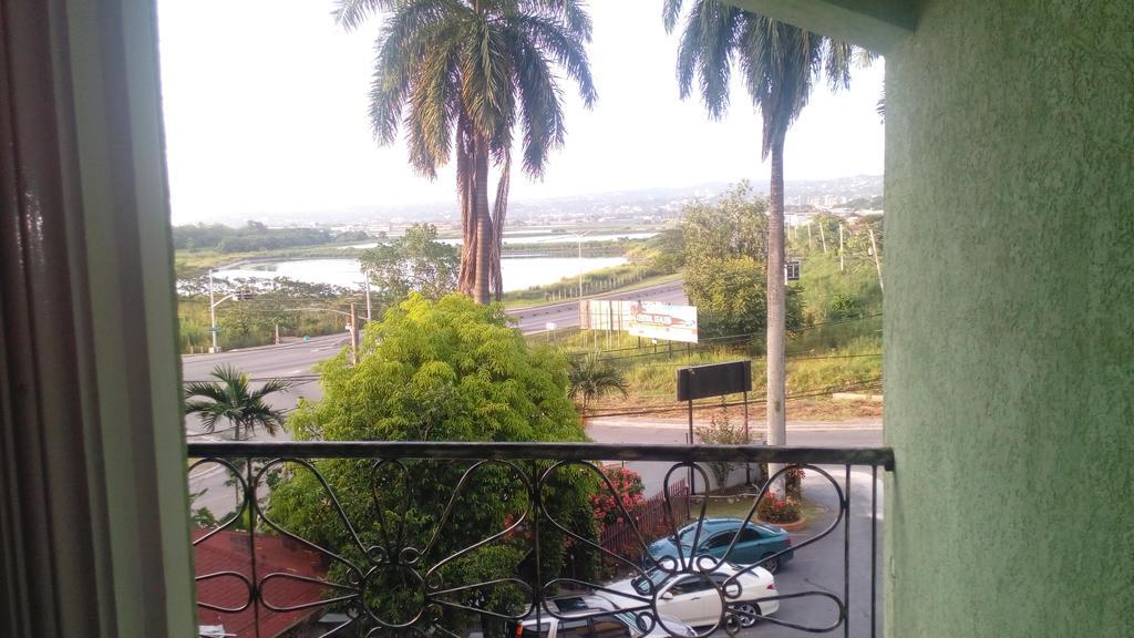 Palm Bay Guest House&Restaurant Montego Bay Extérieur photo